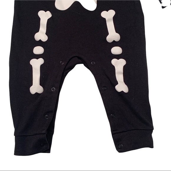 Halloween Skeleton onesie size 12 month - Picture 3 of 9